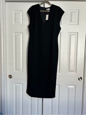 Classic Black V-Neck Midi Dress - Brand Unspecified